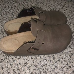 Woman’s Birkenstock Clog Dupe Size 11